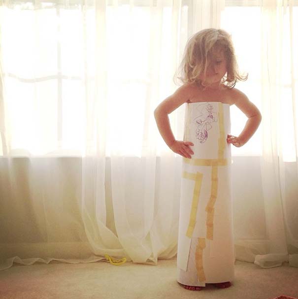 4χρονη δημιουργεί με τη μητέρα της εκπληκτικά φορέματα από χαρτί (25)