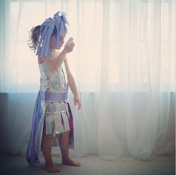 4χρονη δημιουργεί με τη μητέρα της εκπληκτικά φορέματα από χαρτί (33)