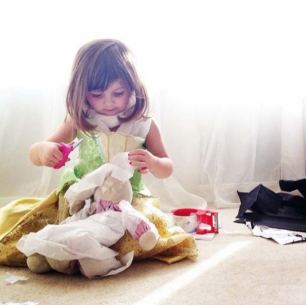 4χρονη δημιουργεί με τη μητέρα της εκπληκτικά φορέματα από χαρτί (37)
