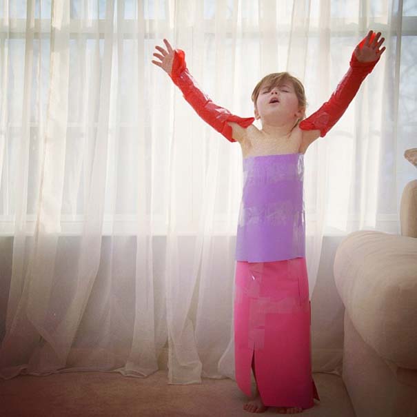 4χρονη δημιουργεί με τη μητέρα της εκπληκτικά φορέματα από χαρτί (43)