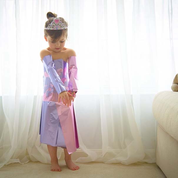 4χρονη δημιουργεί με τη μητέρα της εκπληκτικά φορέματα από χαρτί (44)