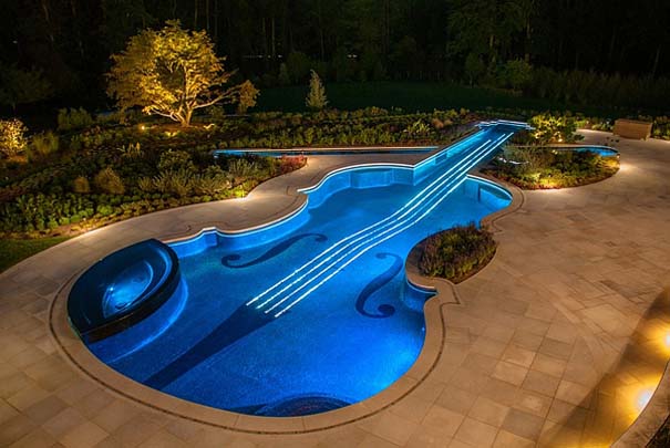 Πολυτελής πισίνα σε σχήμα βιολιού (4)