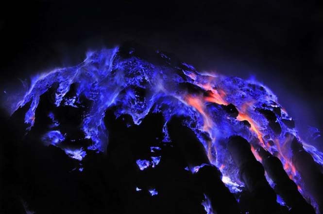Ηφαίστειο με μπλε λάβα (1)