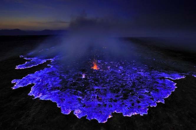 Ηφαίστειο με μπλε λάβα (2)