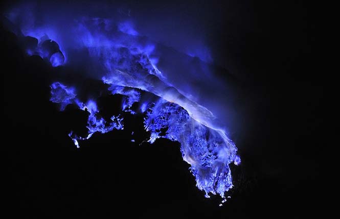 Ηφαίστειο με μπλε λάβα (8)