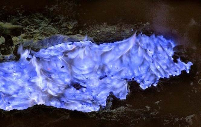 Ηφαίστειο με μπλε λάβα (10)