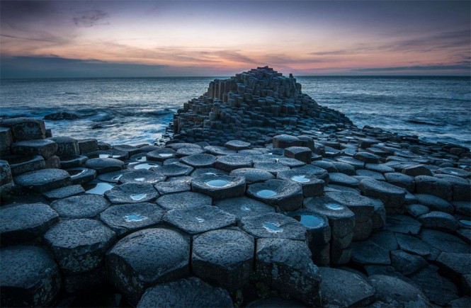 Ένα θαύμα της φύσης στις ακτές της Βόρειας Ιρλανδίας | Φωτογραφία της ημέρας