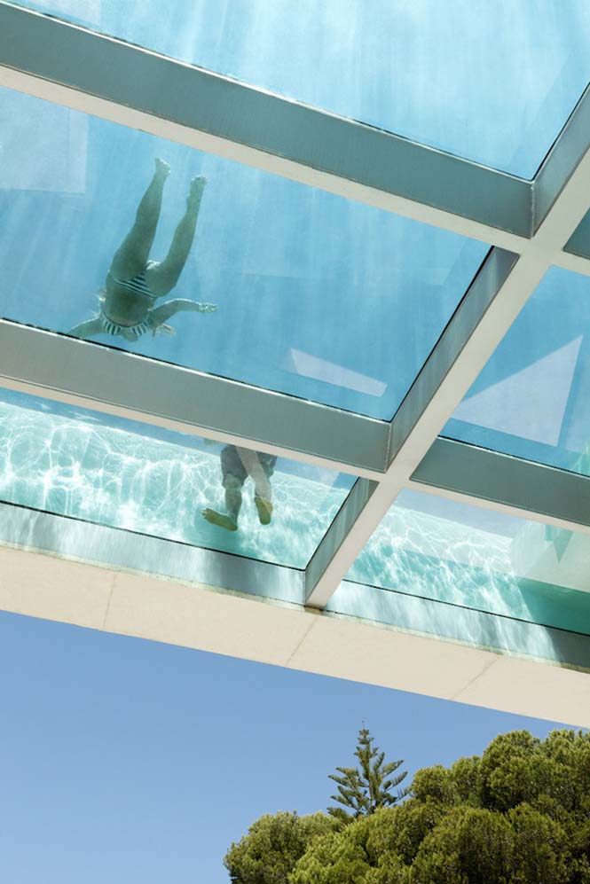 Σπίτι με γυάλινη πισίνα στην οροφή (4)