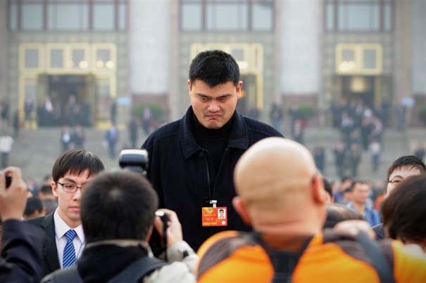 Ο Yao Ming κάνει τα πάντα να φαίνονται μικροσκοπικά μπροστά του (22)