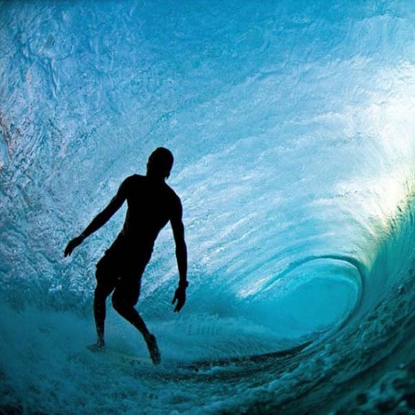 Εντυπωσιακές φωτογραφίες μέσα σε γιγάντια κύματα (23)