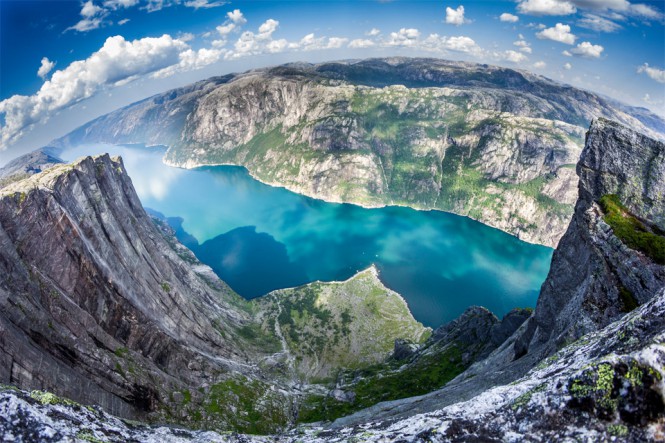 Γκρεμός με θέα που κόβει την ανάσα στη Νορβηγία | Φωτογραφία της ημέρας