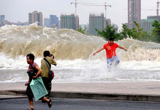 Τεράστιο παλιρροιακό κύμα στην Κίνα (1)