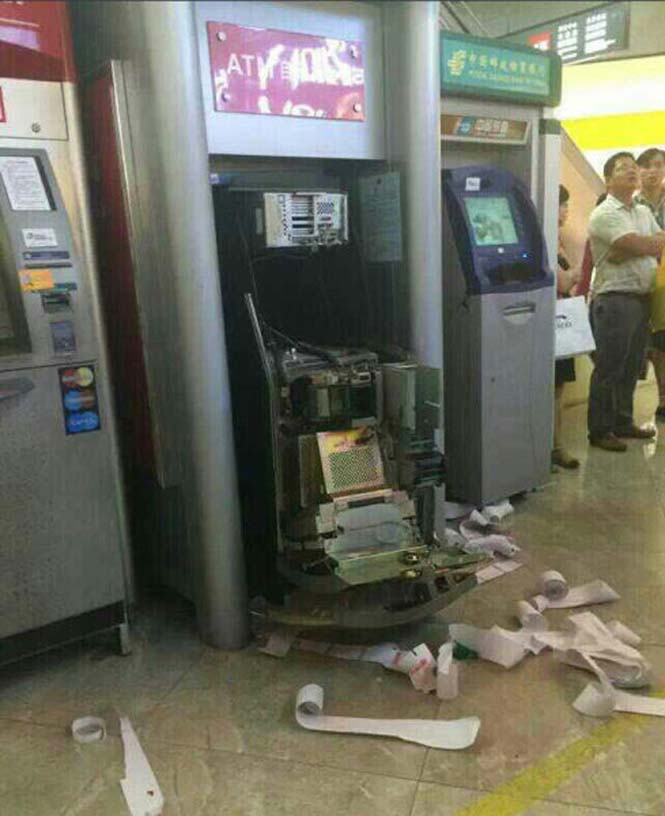 Μια γυναίκα πήρε την κατάσταση στα χέρια της όταν το ATM κράτησε την κάρτα της (7)
