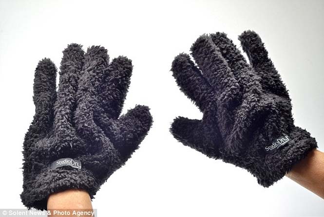 Τα επαναστατικά γάντια - πετσέτες που φιλοδοξούν να αντικαταστήσουν το πιστολάκι (2)