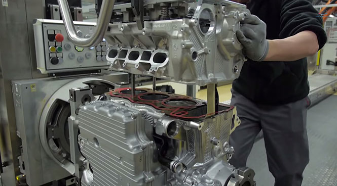 Πως κατασκευάζεται ένας κινητήρας της Porsche 911