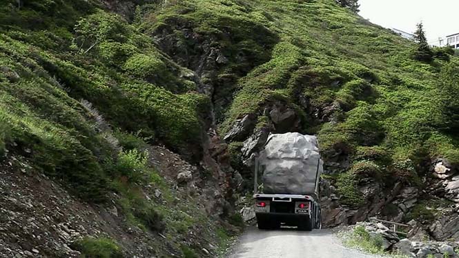 Αυτός ο τεράστιος βράχος στις Ελβετικές Άλπεις είναι στην πραγματικότητα κάτι εντελώς διαφορετικό (9)