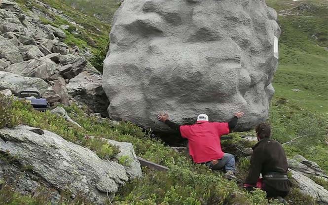 Αυτός ο τεράστιος βράχος στις Ελβετικές Άλπεις είναι στην πραγματικότητα κάτι εντελώς διαφορετικό (10)