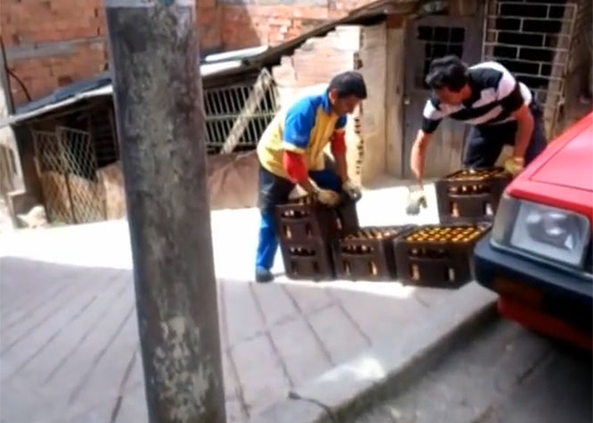 Ο απίθανος τρόπος που κάνουν delivery μπύρας στην Κολομβία