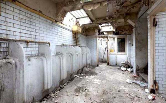 Δημόσιες τουαλέτες μετατράπηκαν σε μοντέρνο διαμέρισμα (1)