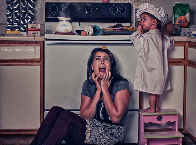 Ξεκαρδιστική φωτογράφηση δείχνει την καθημερινότητα μιας νεαρής μητέρας στο σπίτι (5)