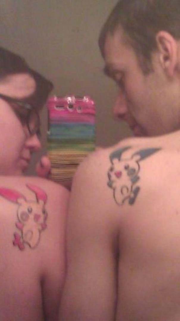 33 ζευγάρια που ενώθηκαν με ένα πρωτότυπο ή παράξενο τατουάζ (21)