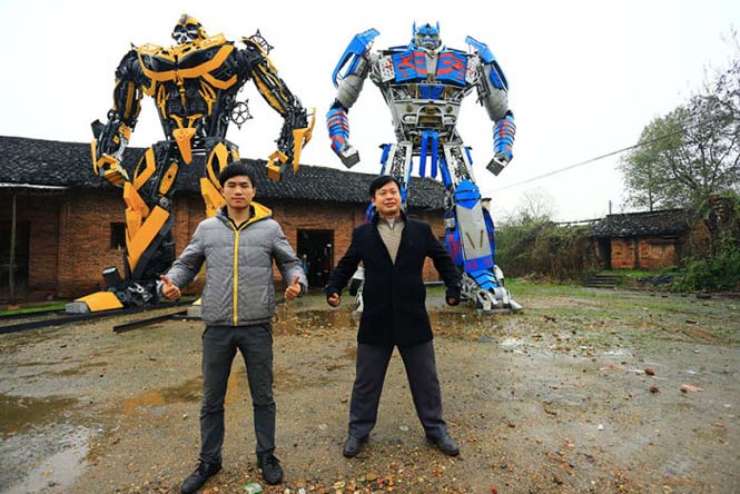 Πατέρας και γιος κατασκευάζουν transformers από παλιοσίδερα (9)