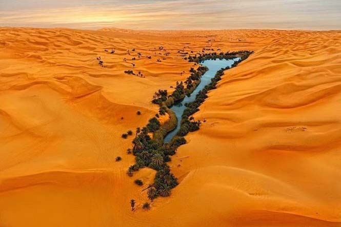 Εντυπωσιακή όαση στην μέση της Σαχάρα (1)
