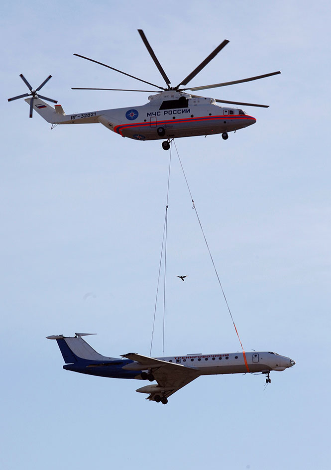 Το μεγαλύτερο ελικόπτερο στον κόσμο μεταφέρει ακόμα και αεροπλάνα | Φωτογραφία της ημέρας