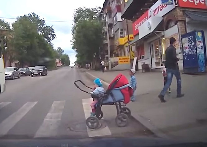 Μαμάδες κίνδυνος θάνατος στους δρόμους της Ρωσίας
