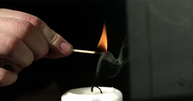 Ανάβοντας ένα κερί χωρίς να το αγγίξετε
