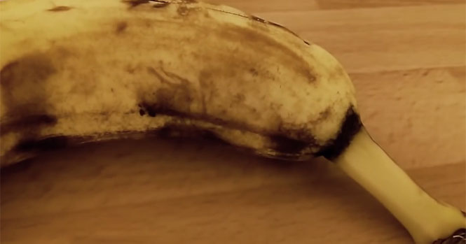 Μετά από αυτό το βίντεο θα ανατριχιάζετε κάθε φορά που βλέπετε μια μπανάνα