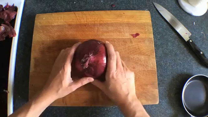 7 τρόποι για να κόψετε ένα κρεμμύδι