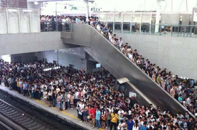 Το εσωτερικό ενός τρένου στην Κίνα σε ώρα αιχμής (1)