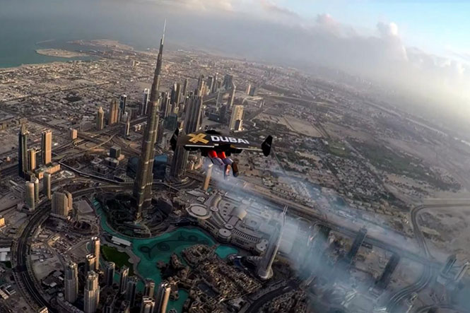 Πετώντας με ένα Jetpack  πάνω από το Dubai