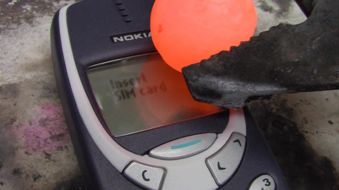 Καυτή μπάλα νικελίου πάνω σε Nokia 3310
