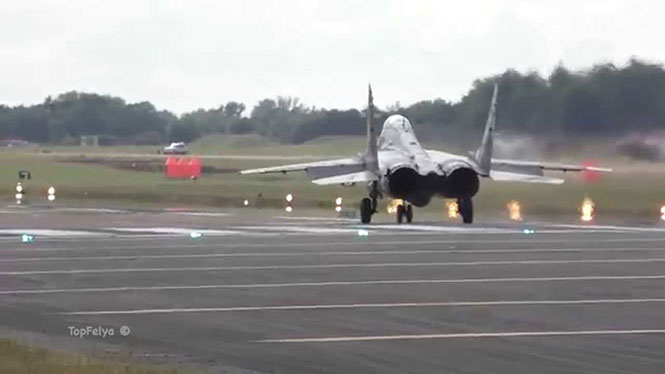 MiG-29 πραγματοποιεί κάθετη απογείωση