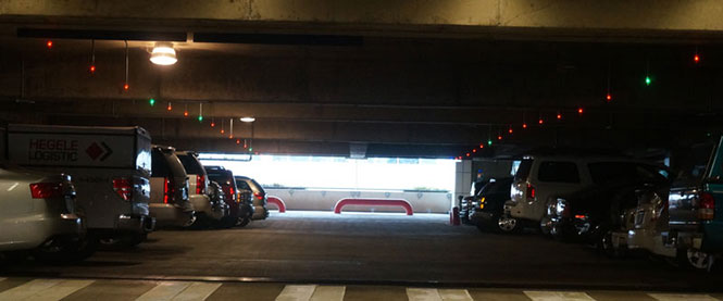 Κάθε parking θα έπρεπε να έχει αυτά τα φωτάκια | Φωτογραφία της ημέρας