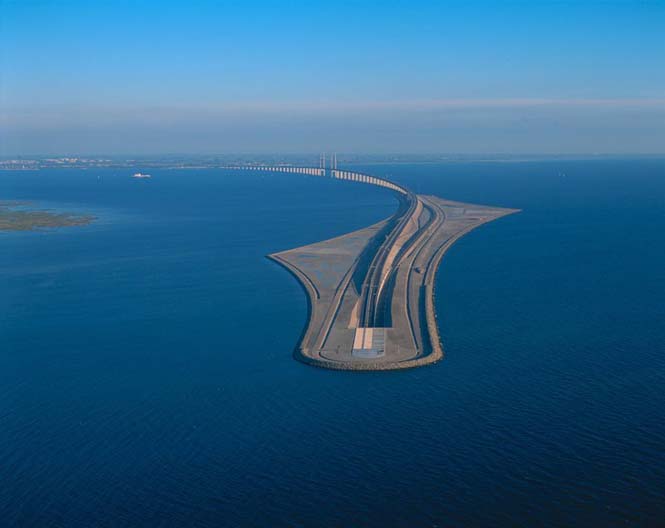 Αυτή η καταπληκτική γέφυρα μετατρέπεται σε τούνελ και συνδέει την Δανία με την Σουηδία (1)