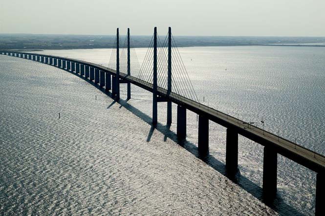 Αυτή η καταπληκτική γέφυρα μετατρέπεται σε τούνελ και συνδέει την Δανία με την Σουηδία (4)
