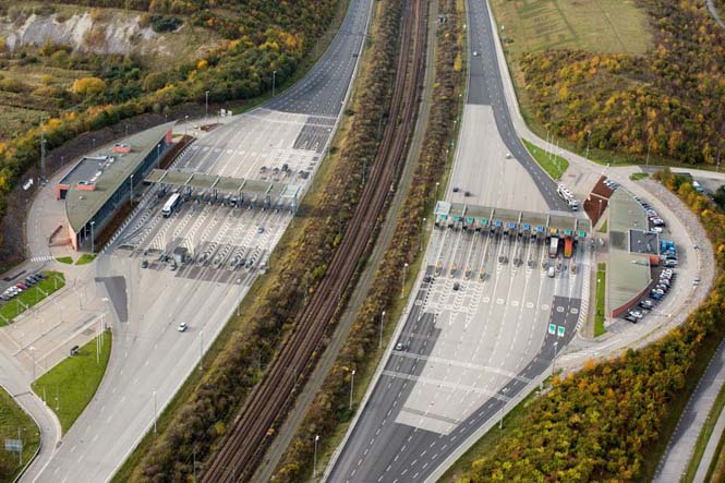 Αυτή η καταπληκτική γέφυρα μετατρέπεται σε τούνελ και συνδέει την Δανία με την Σουηδία (8)