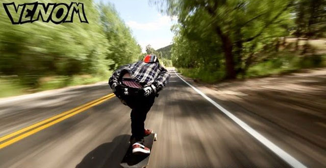 Longboarder κατεβαίνει πετώντας έναν δρόμο στο Κολοράντο με 110χλμ/ώρα