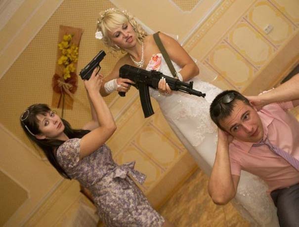 Παράξενα και ξεκαρδιστικά στιγμιότυπα γάμων στην Ρωσία (4)