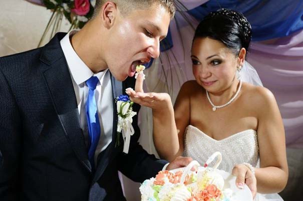 Παράξενα και ξεκαρδιστικά στιγμιότυπα γάμων στην Ρωσία (13)