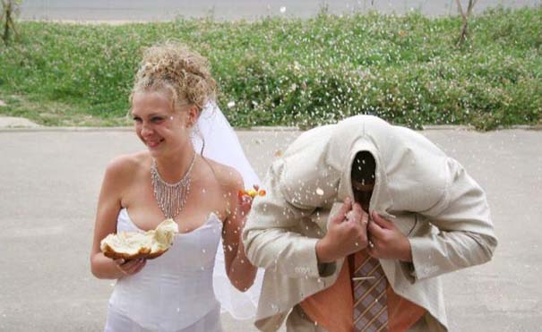 Παράξενα και ξεκαρδιστικά στιγμιότυπα γάμων στην Ρωσία (19)