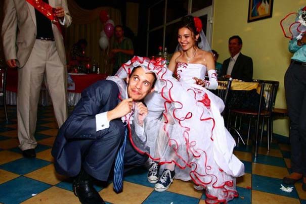 Παράξενα και ξεκαρδιστικά στιγμιότυπα γάμων στην Ρωσία (24)