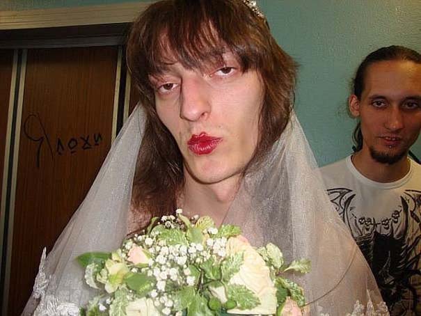 Παράξενα και ξεκαρδιστικά στιγμιότυπα γάμων στην Ρωσία (27)