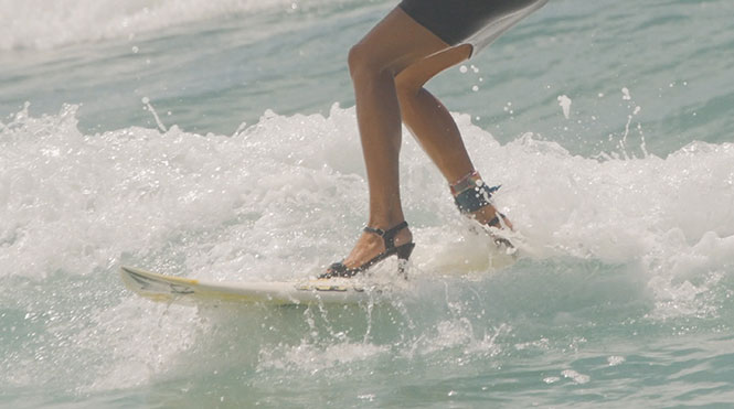 Surfing με ψηλά τακούνια