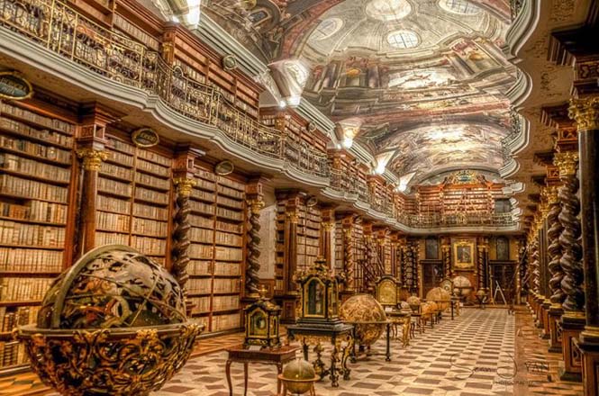 Στην Τσεχία βρίσκεται μια από τις πιο εντυπωσιακές βιβλιοθήκες στον κόσμο (1)
