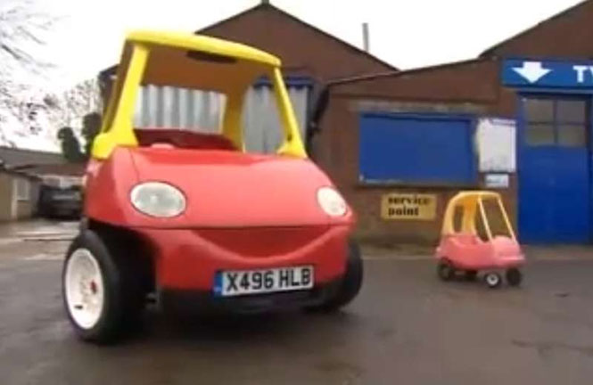 Το διάσημο παιδικό αυτοκινητάκι κυκλοφόρησε σε κανονικό αυτοκίνητο