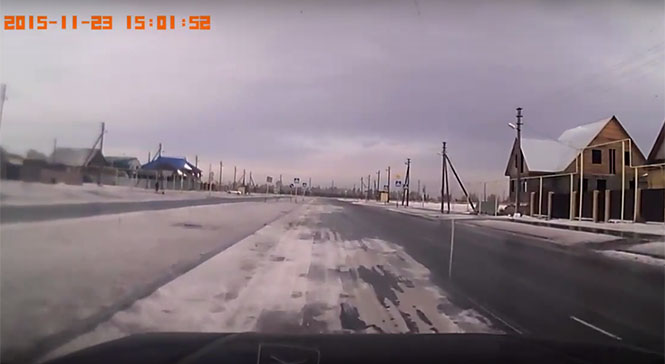 Εν τω μεταξύ, σε κάποιον παγωμένο δρόμο του Καζακστάν...